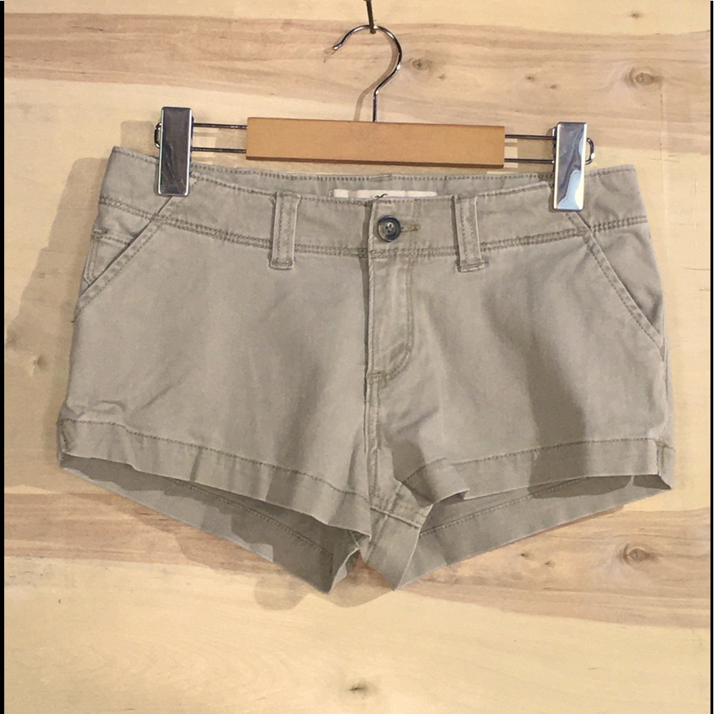 Hollister women’s low rise short size 25